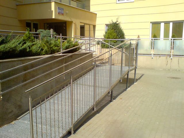 Podjazd dla niepełnosprawnych Warszawa – Balustrady1 nr 4